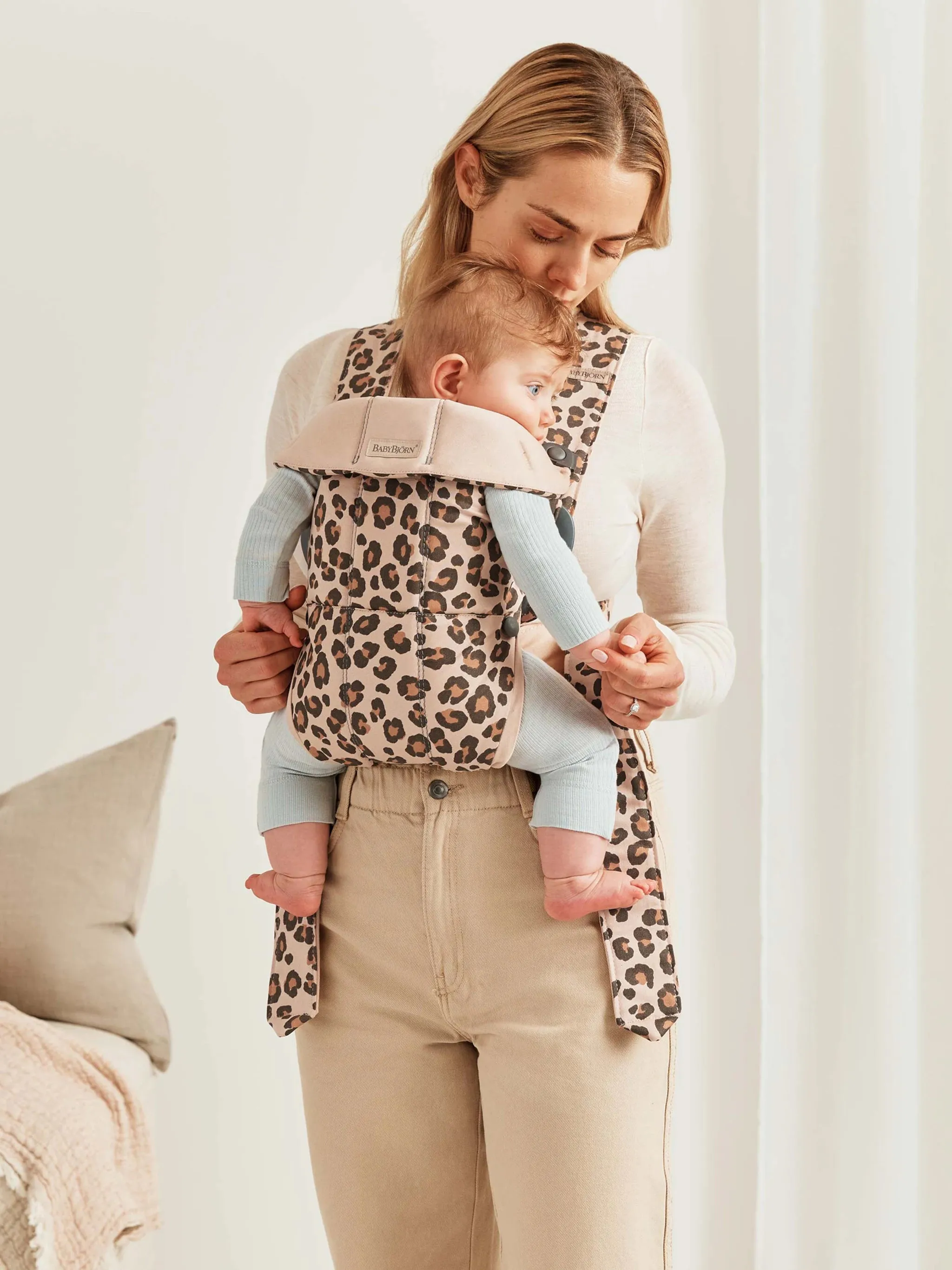 BabyBjorn Draagzak Mini Cotton Mix Leopard Beige