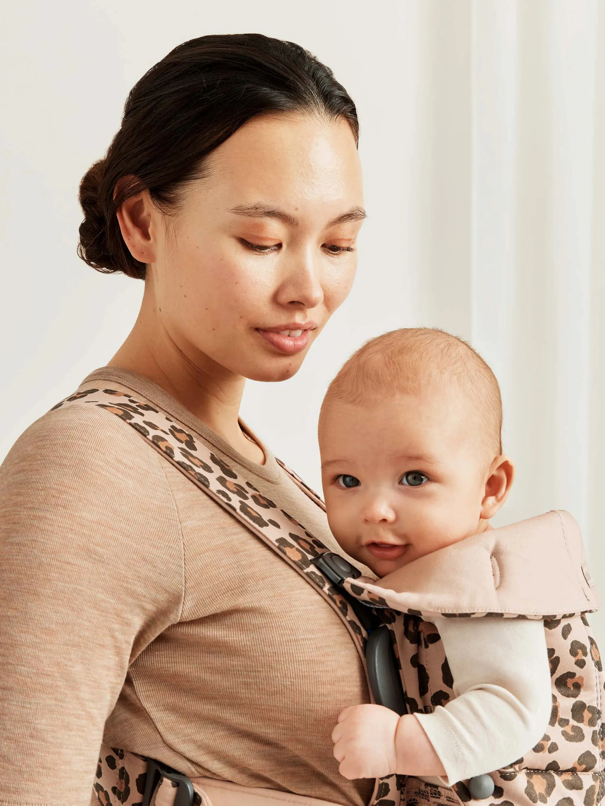 BabyBjorn Draagzak Mini Cotton Mix Leopard Beige