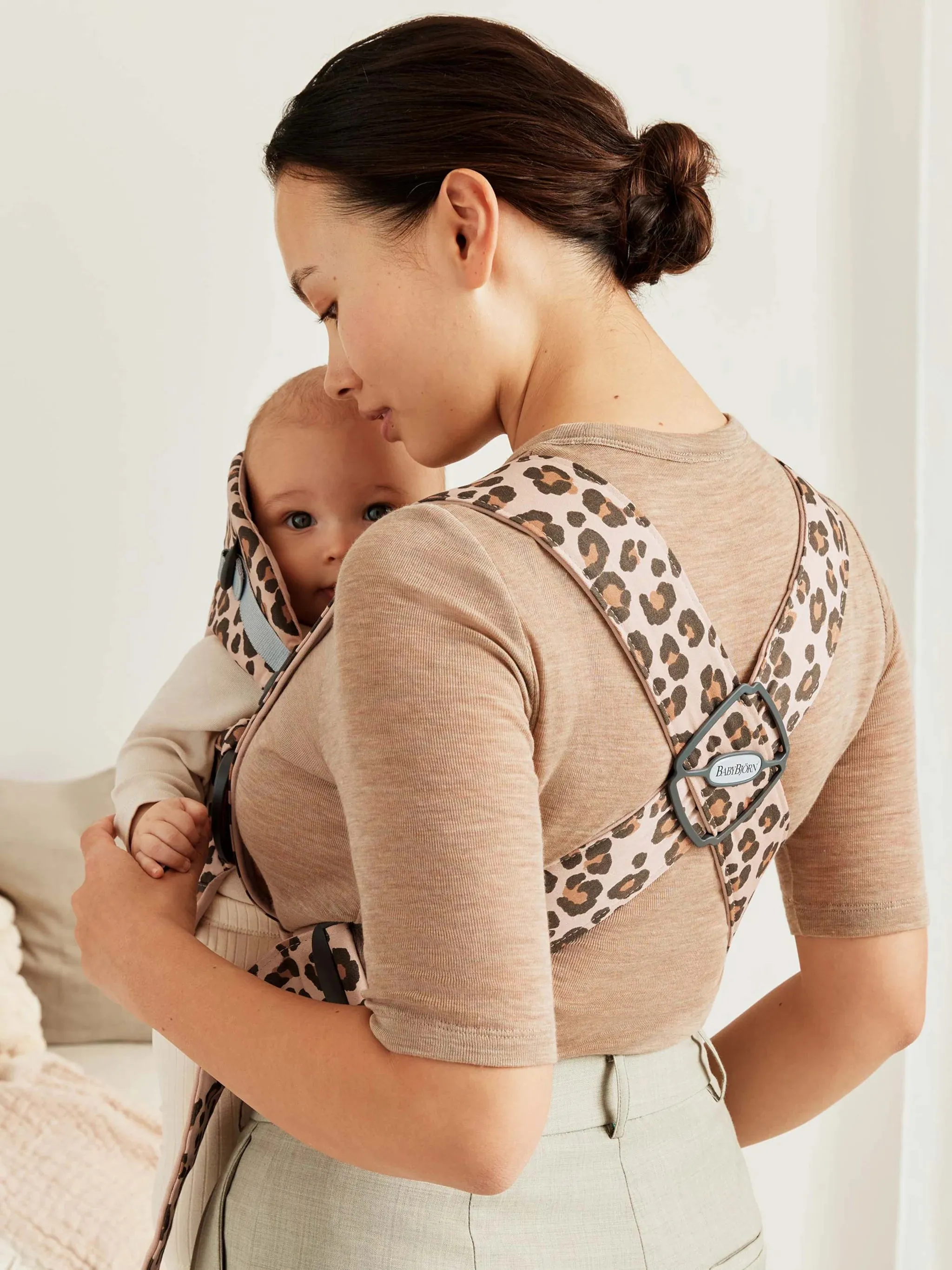 BabyBjorn Draagzak Mini Cotton Mix Leopard Beige