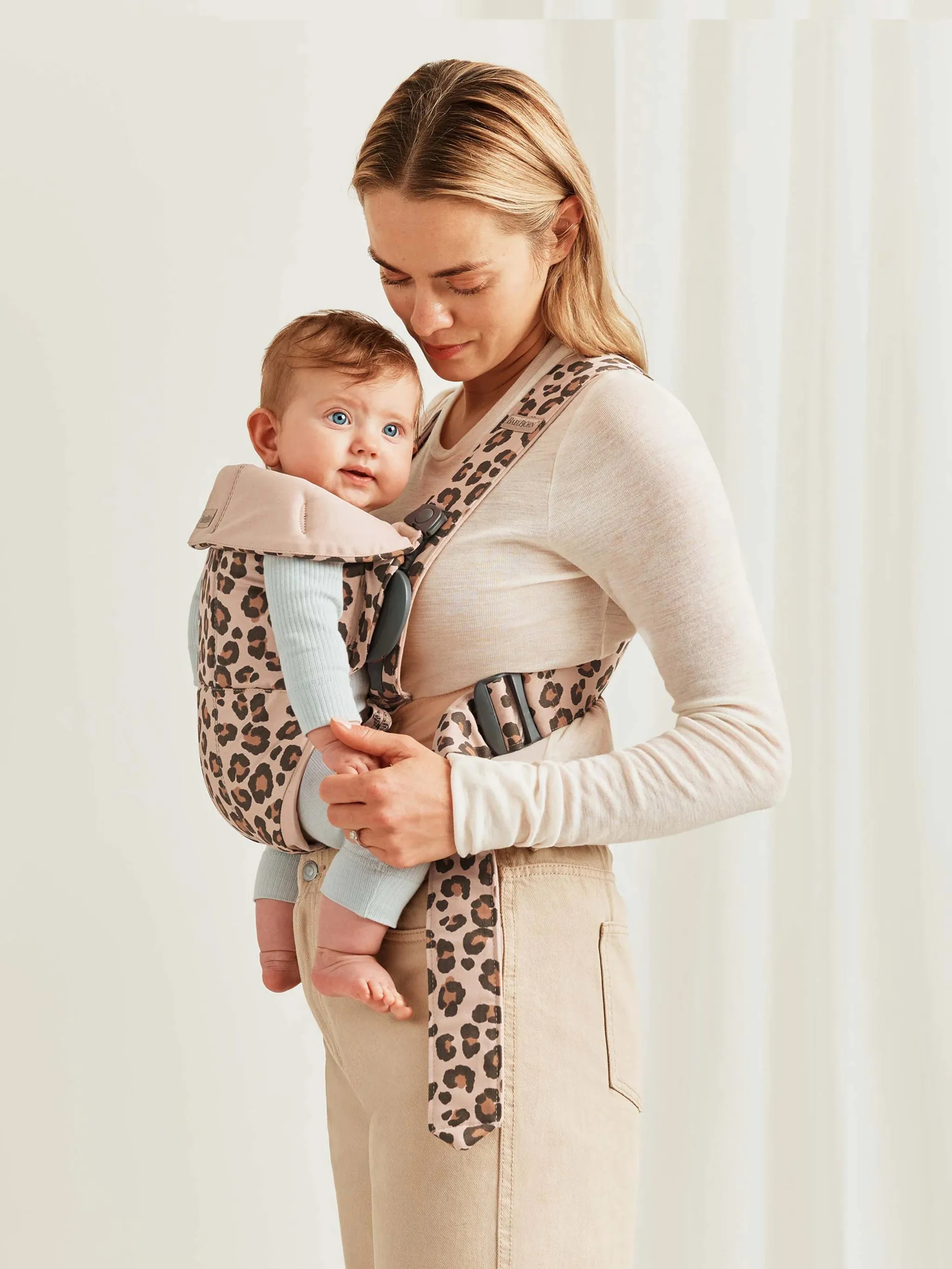 BabyBjorn Draagzak Mini Cotton Mix Leopard Beige