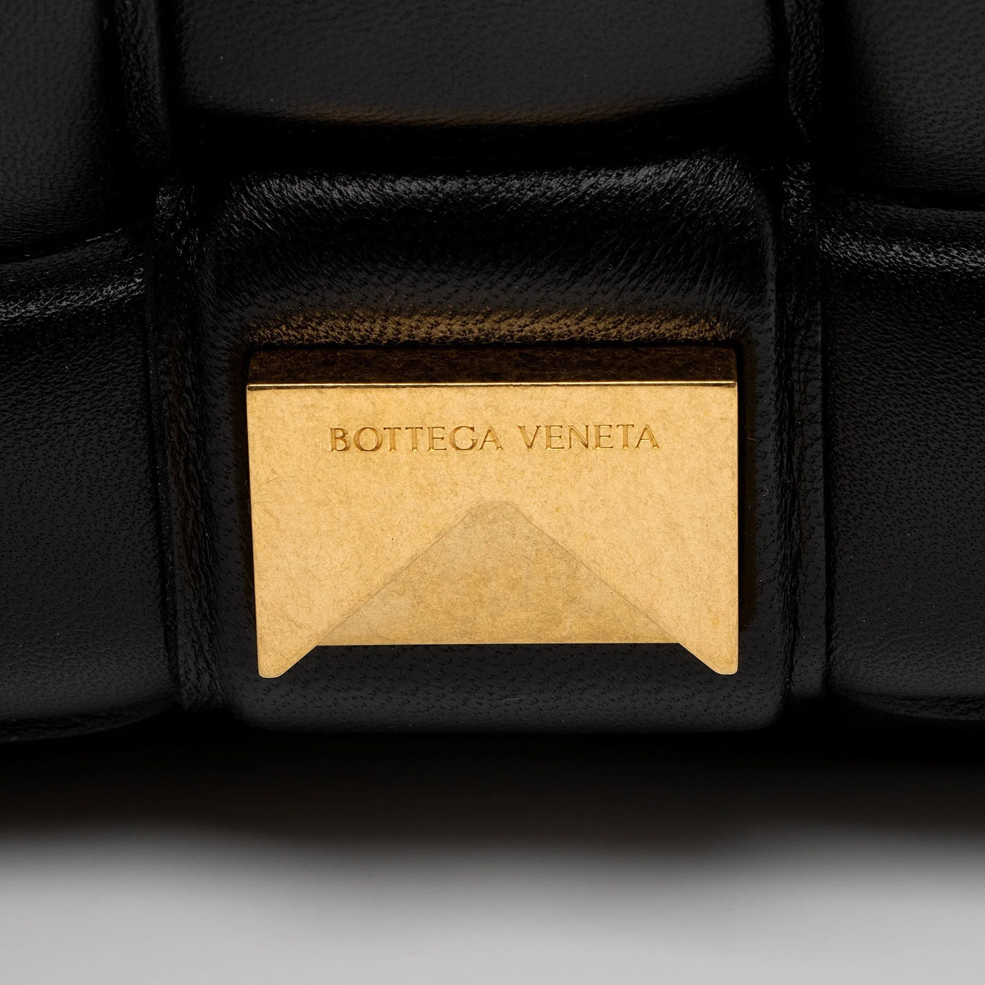 Bottega Veneta Lambskin Cassette Chain Maxi Shoulder Bag (SHF-xyxd6R)