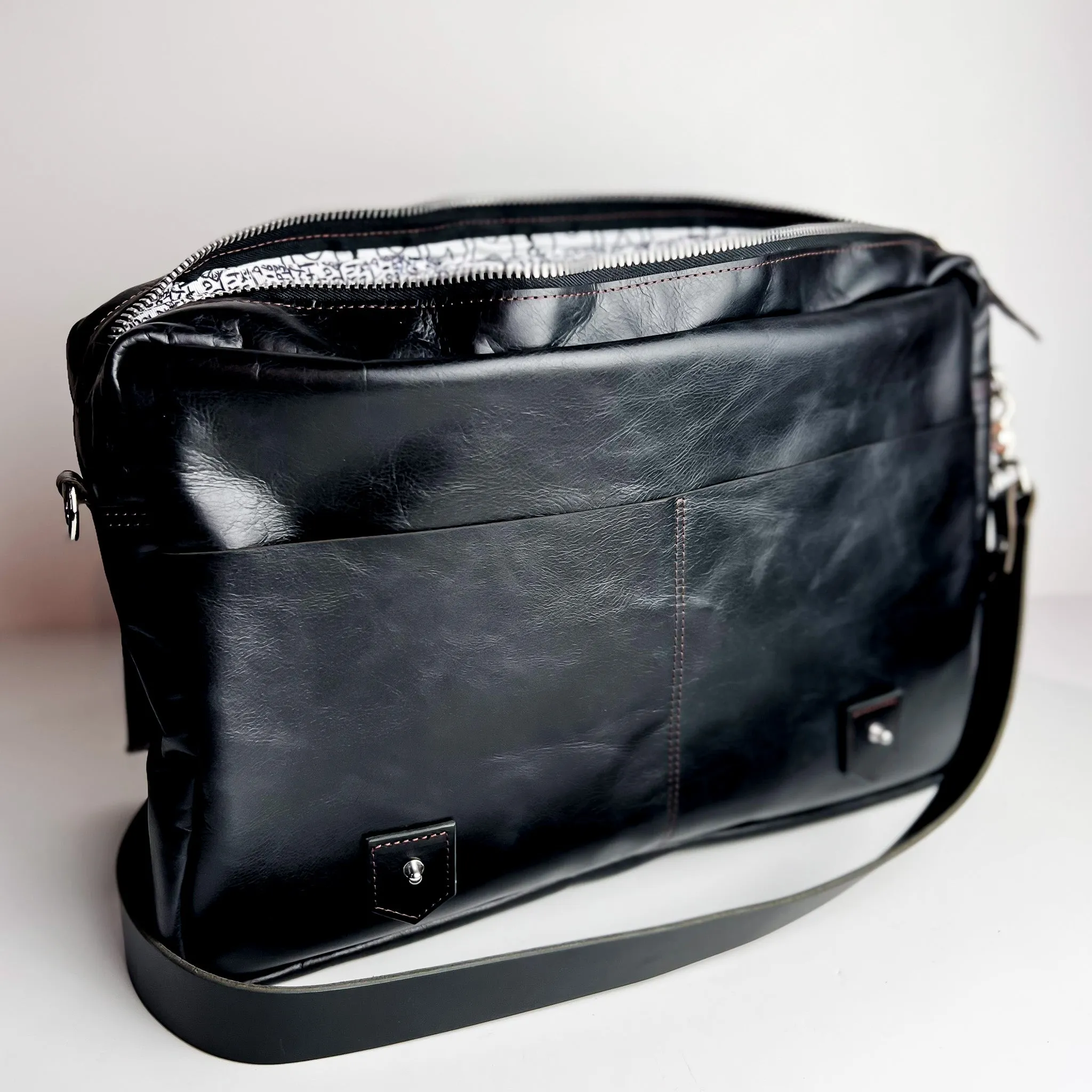 Men's Collection | Tyler Brief Messenger Bag | Black