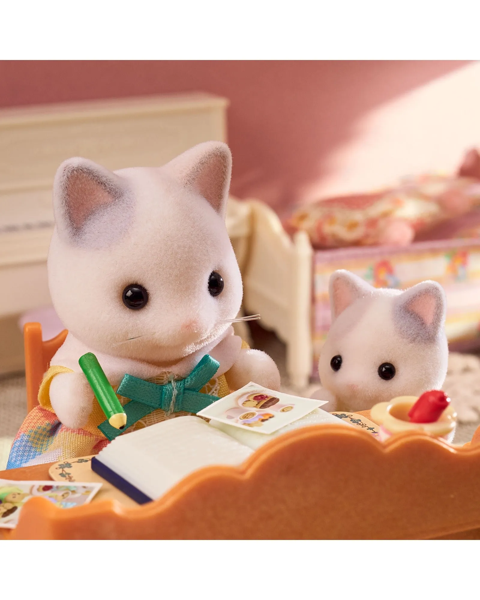 Sylvanian Families Latte Cat Family