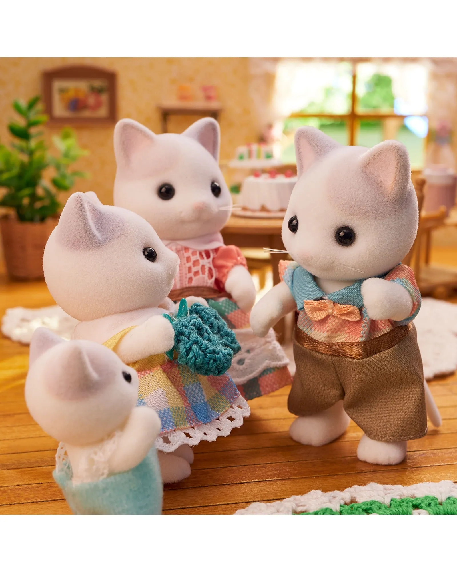 Sylvanian Families Latte Cat Family