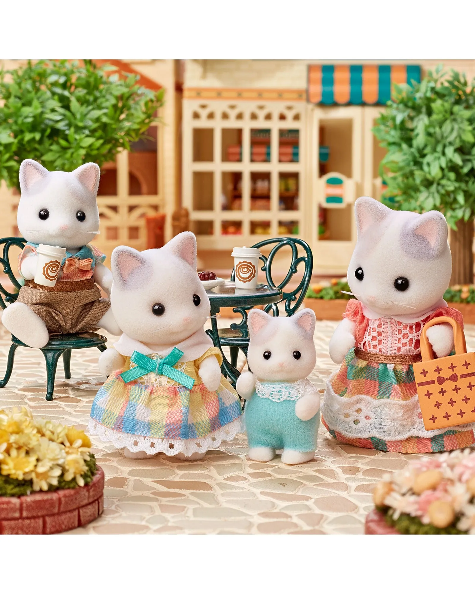 Sylvanian Families Latte Cat Family