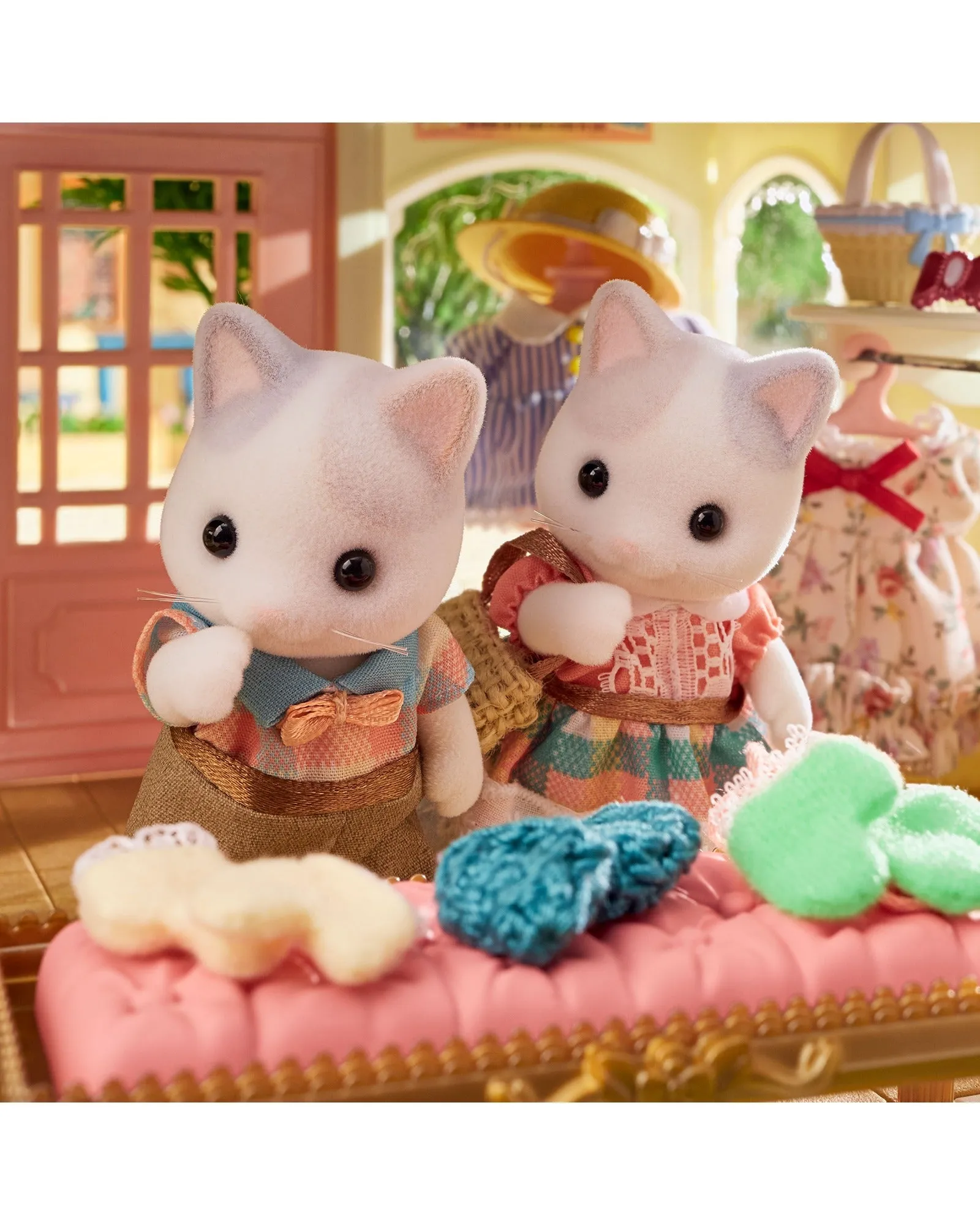 Sylvanian Families Latte Cat Family