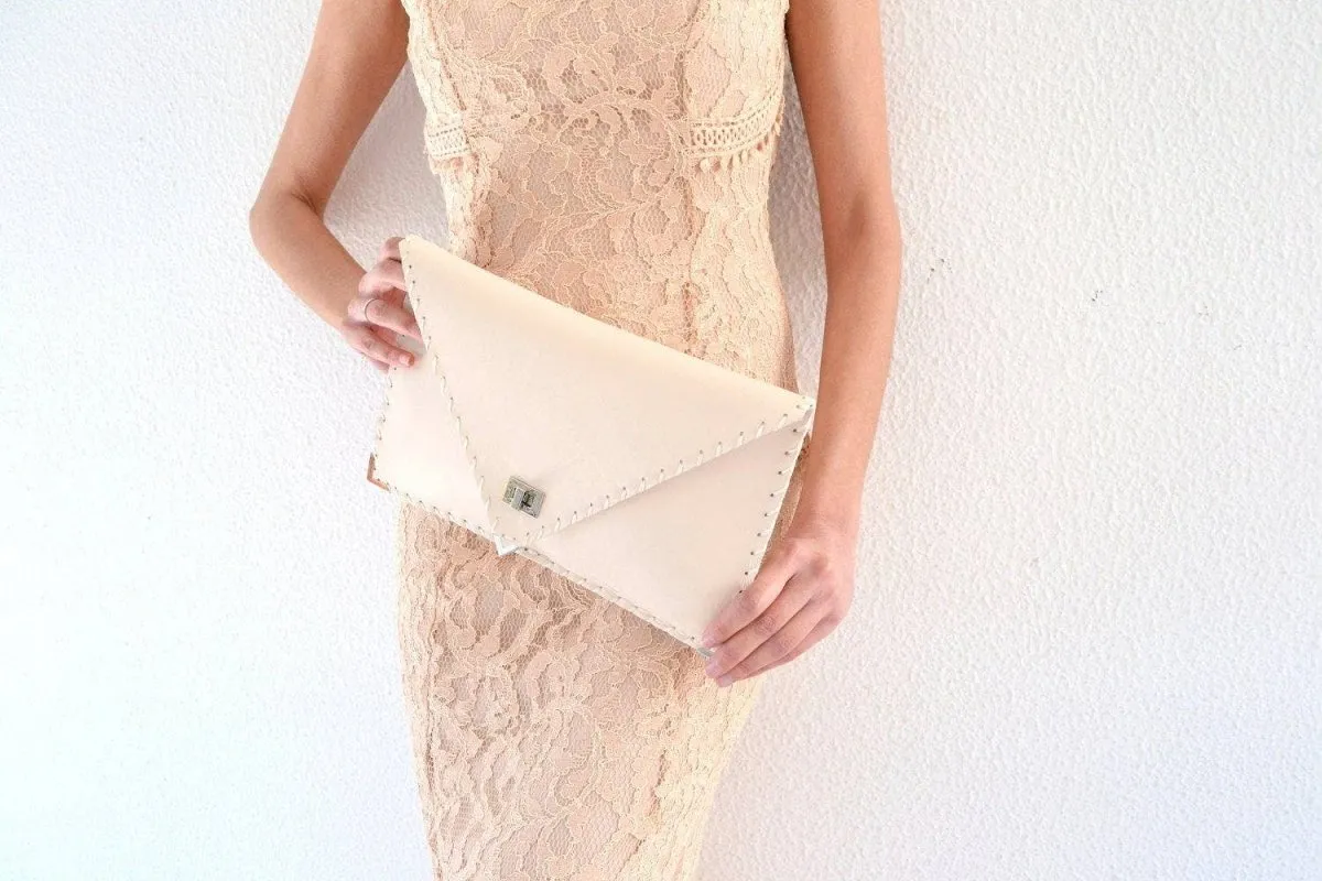 Symmetria  leather clutch in nude: Gold / Small