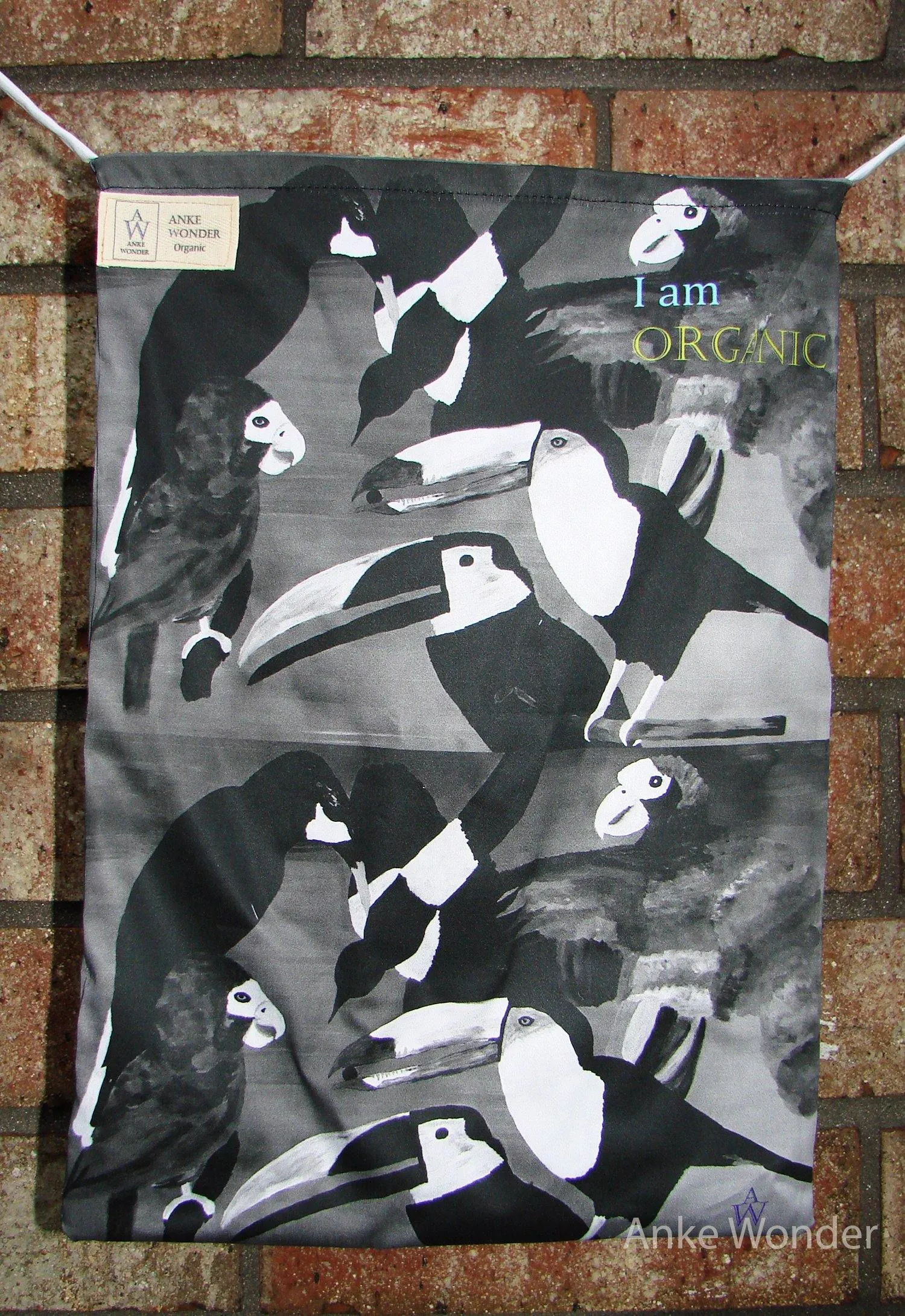 The awareness spreading tote bag: Black & white birds