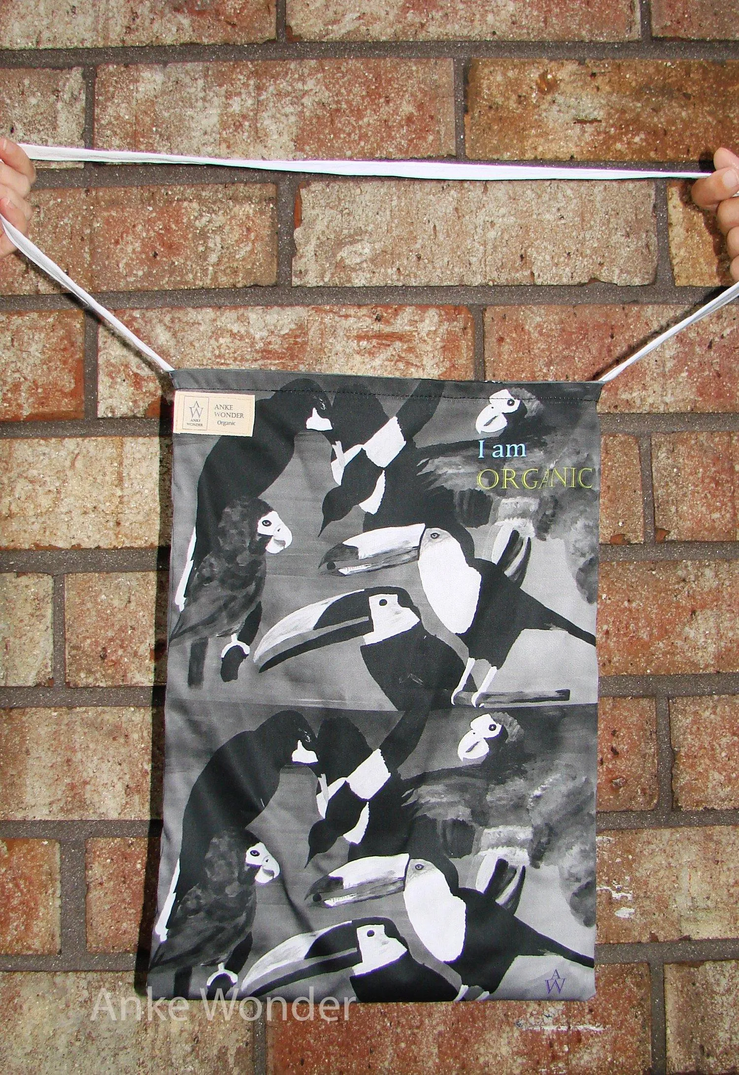 The awareness spreading tote bag: Black & white birds